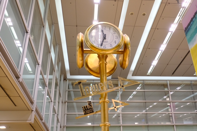 JR名古屋駅構内の金時計のイメージ画像